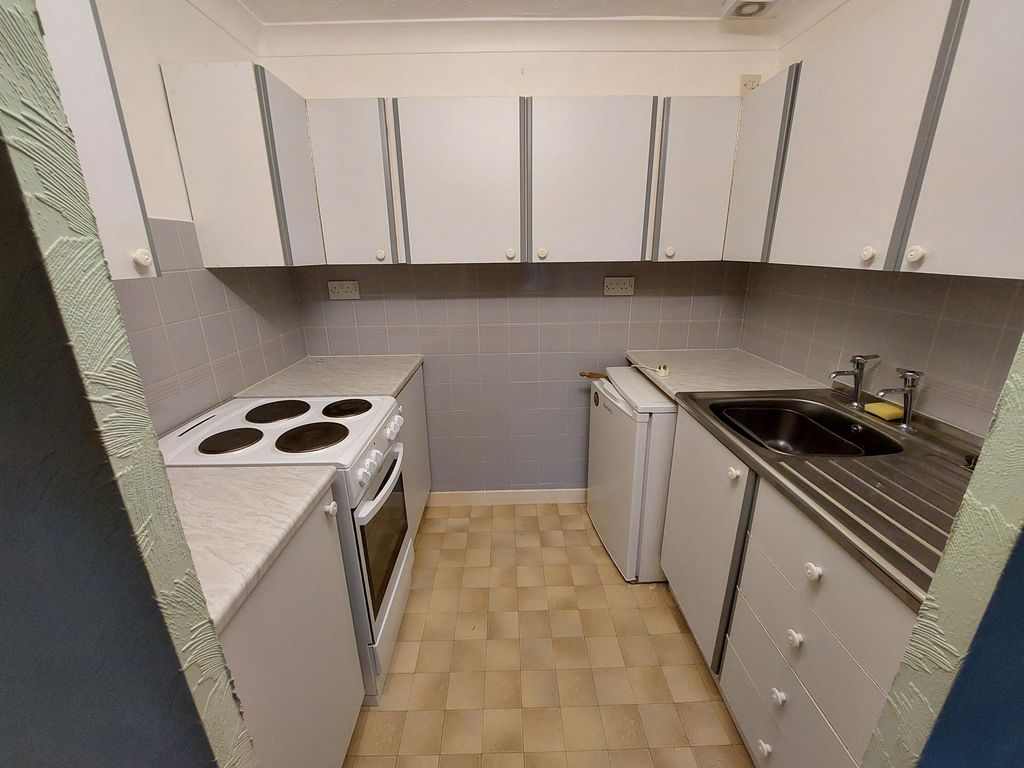 Property photo 3 of 7 Kitchen