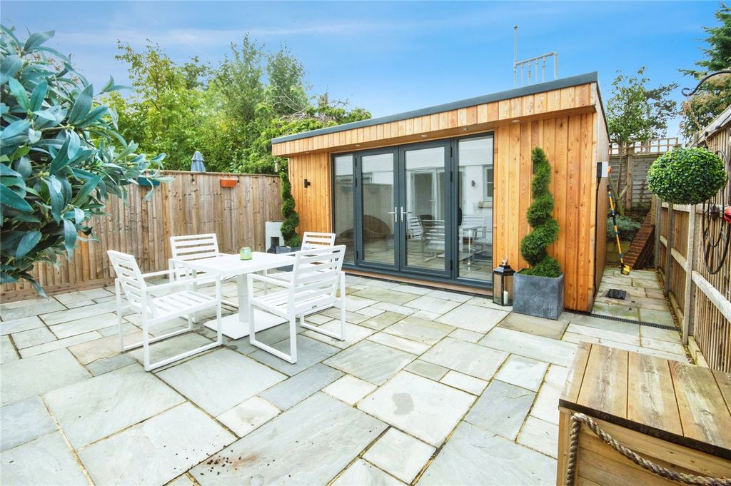 Property photo 2 of 15 Picture No. 35
