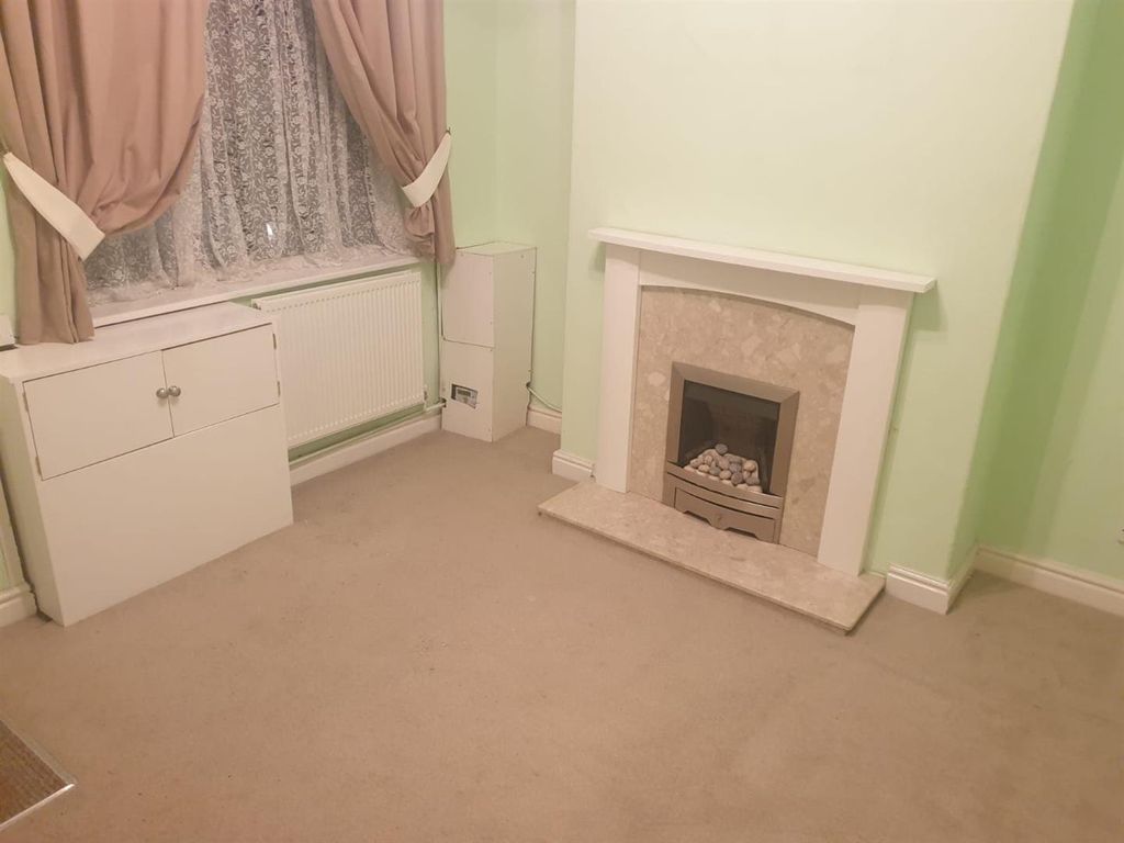 Property photo 3 of 12 Advertising Pictures 61 Pinnox Street Stoke_16.Jpg