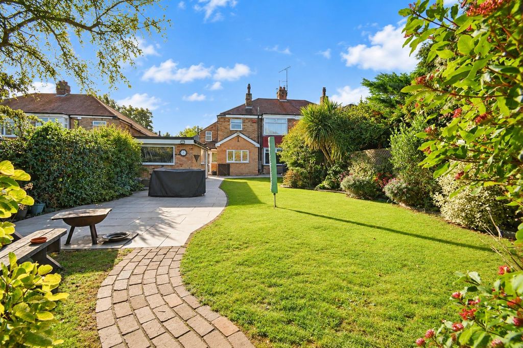 Property photo 3 of 20 Sunny Suburban Garden Retreat.Png