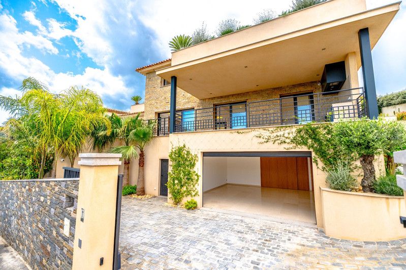 Property photo 2 of 14