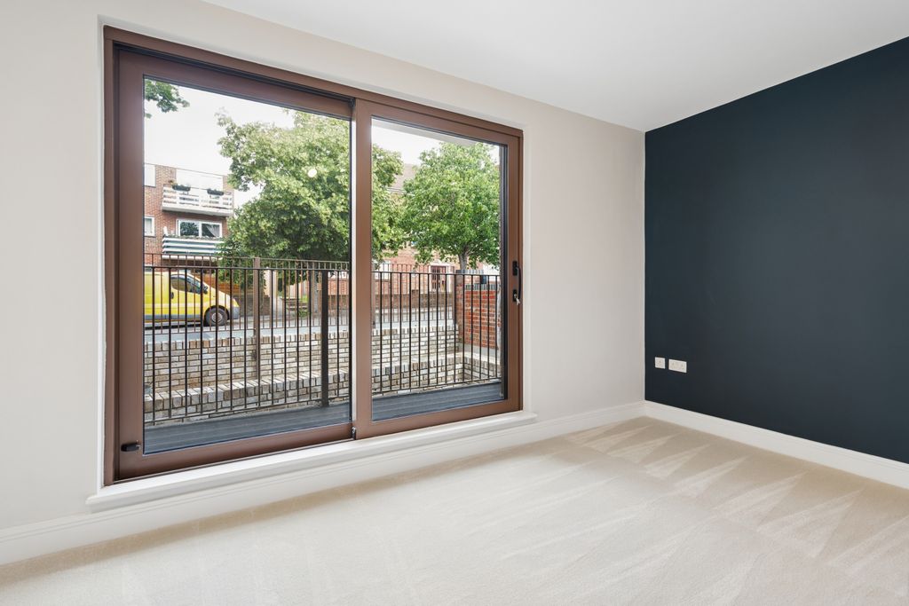 Property photo 2 of 24