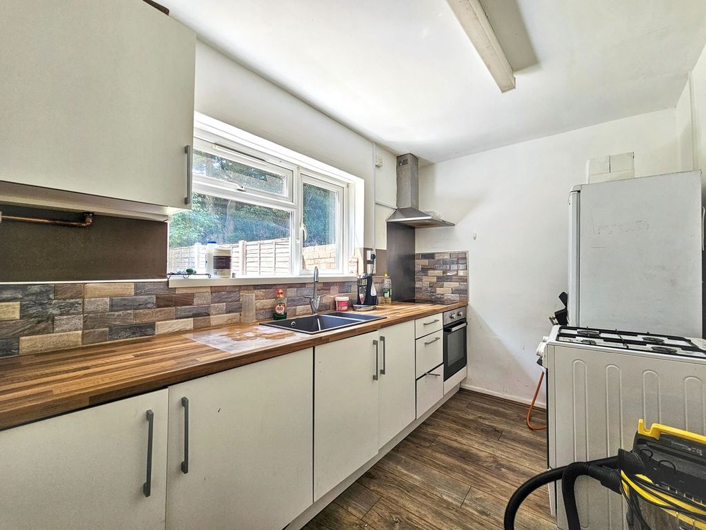 Property photo 2 of 12 Grnpork98578520260721143406_20260721-Interior-11-59Uq7Wfmua6Hjqagjpg_Qsfjh.Jpg