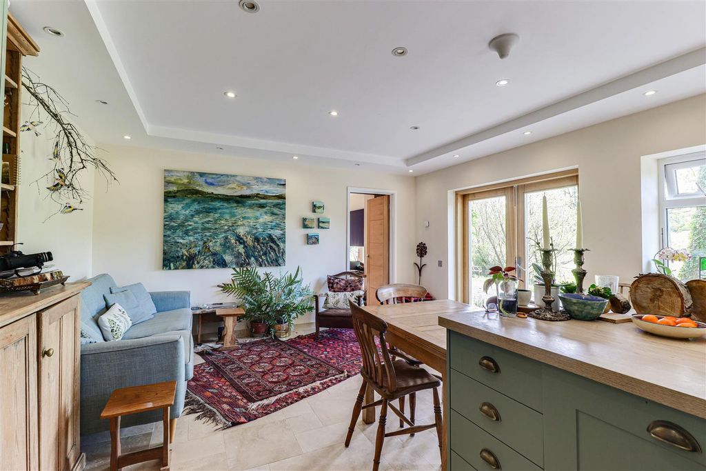 Property photo 3 of 20 13.Jpg