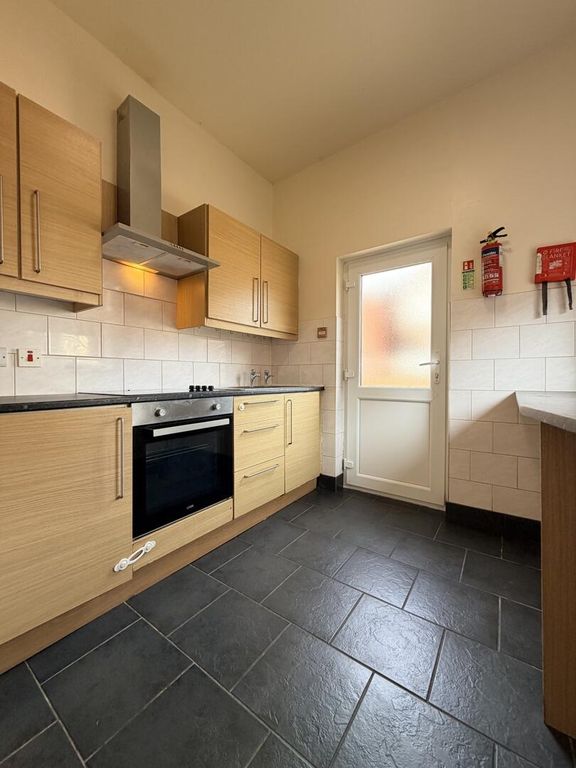 Property photo 3 of 17 Kitchen