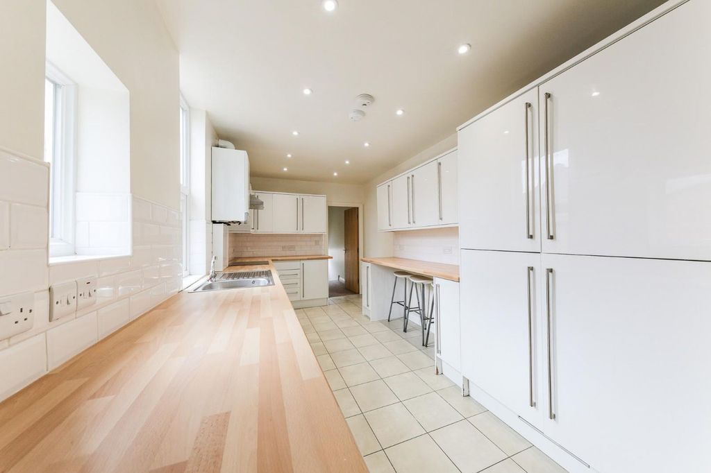 Property photo 2 of 16 Kitchen