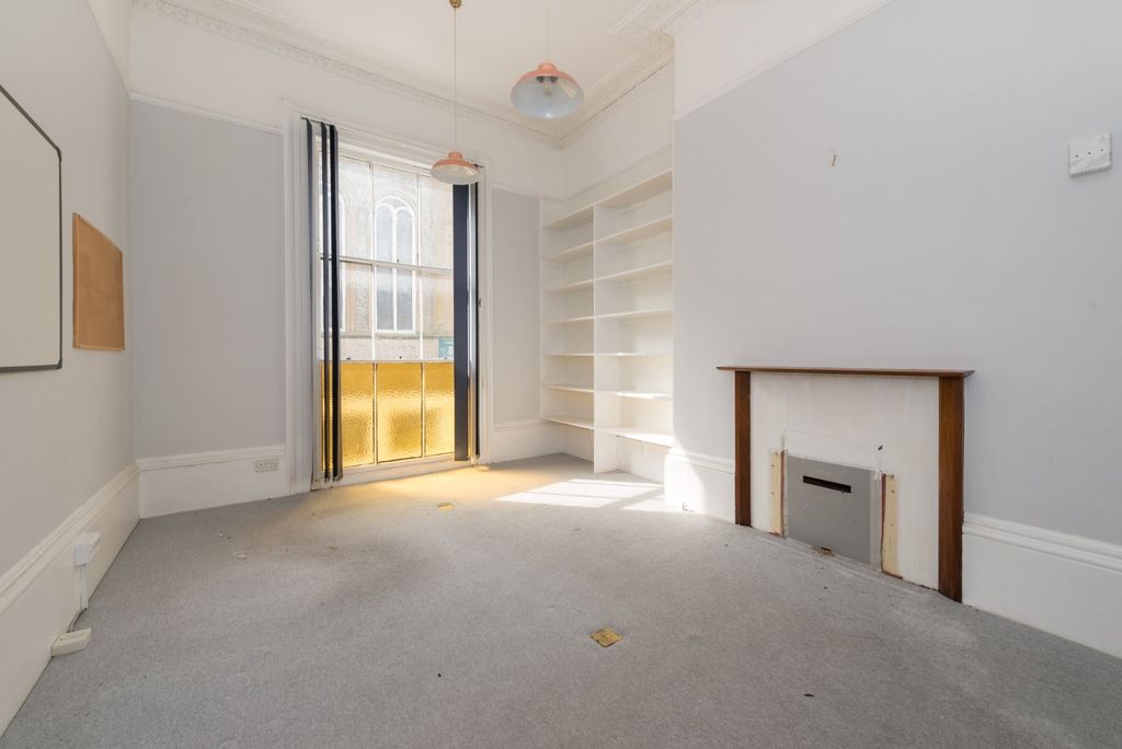 Property photo 2 of 22 Picture No. 02