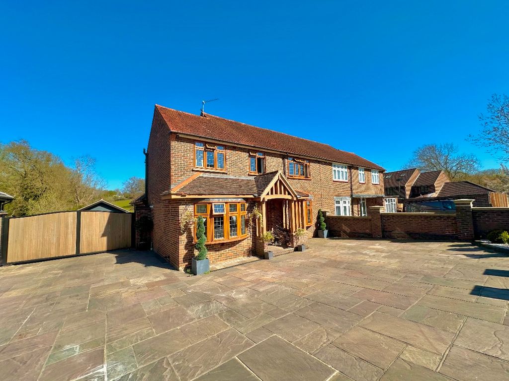 Property photo 1 of 27