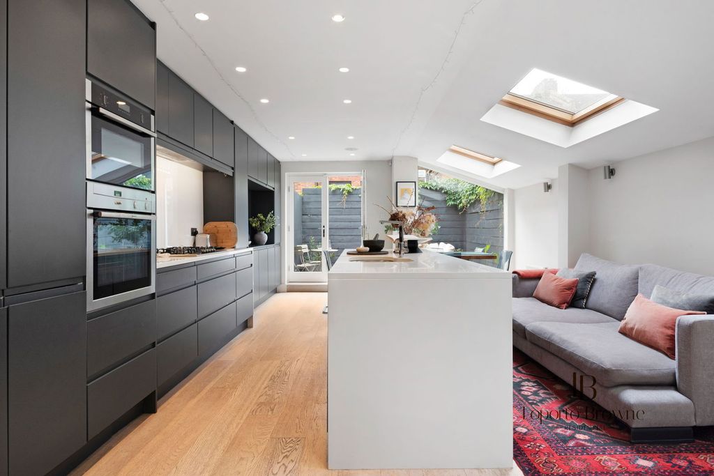 Property photo 3 of 30