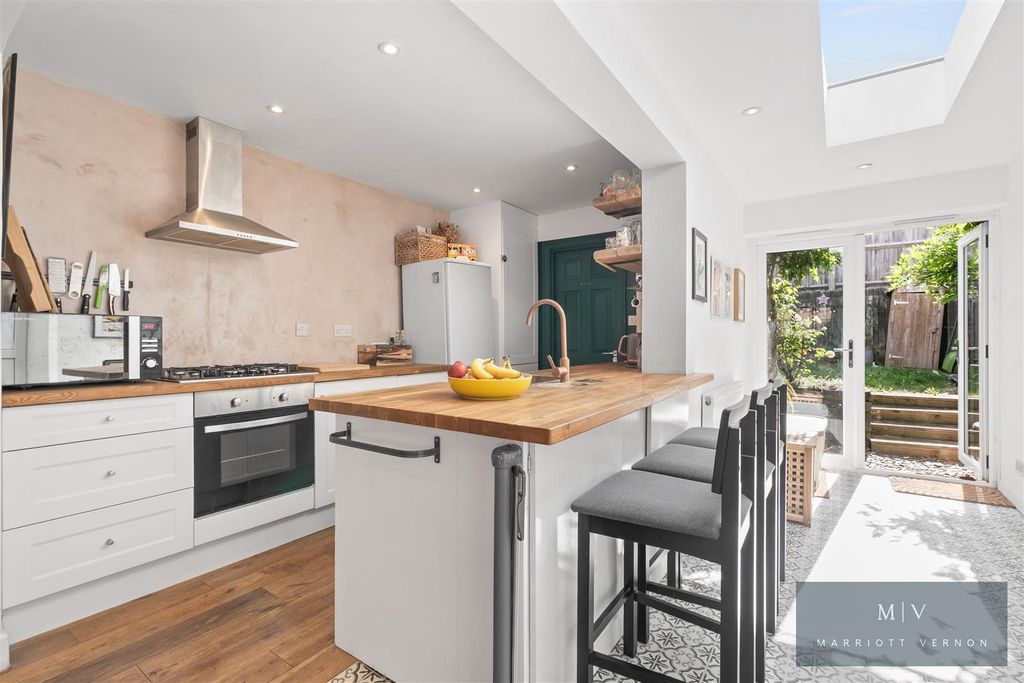 Property photo 2 of 15 Napier Road 42 MV-9.Jpg