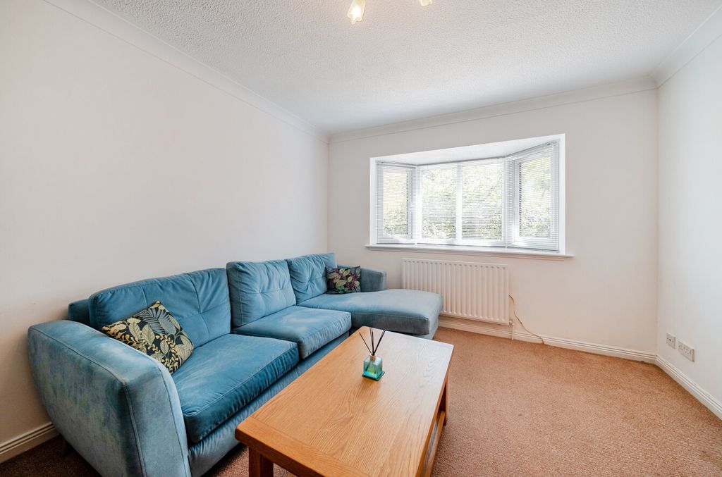 Property photo 2 of 9 1493681-12-6A5642...