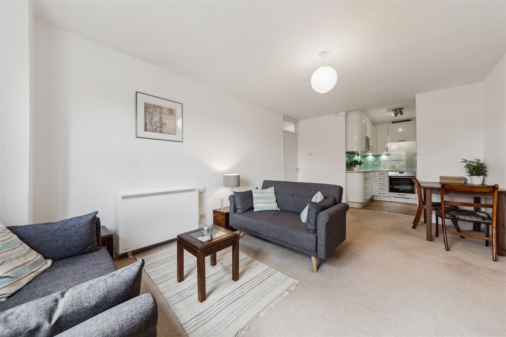 Property photo 2 of 13 Andridge Court, Sw19 3Jw-10