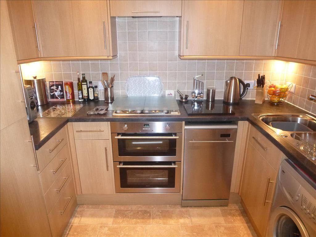 Property photo 3 of 9 Kitchen