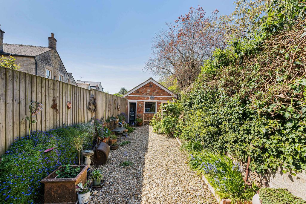 Property photo 2 of 20 Garden