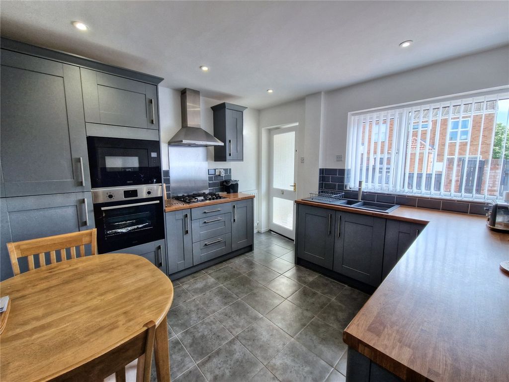 Property photo 2 of 13 Picture No. 12