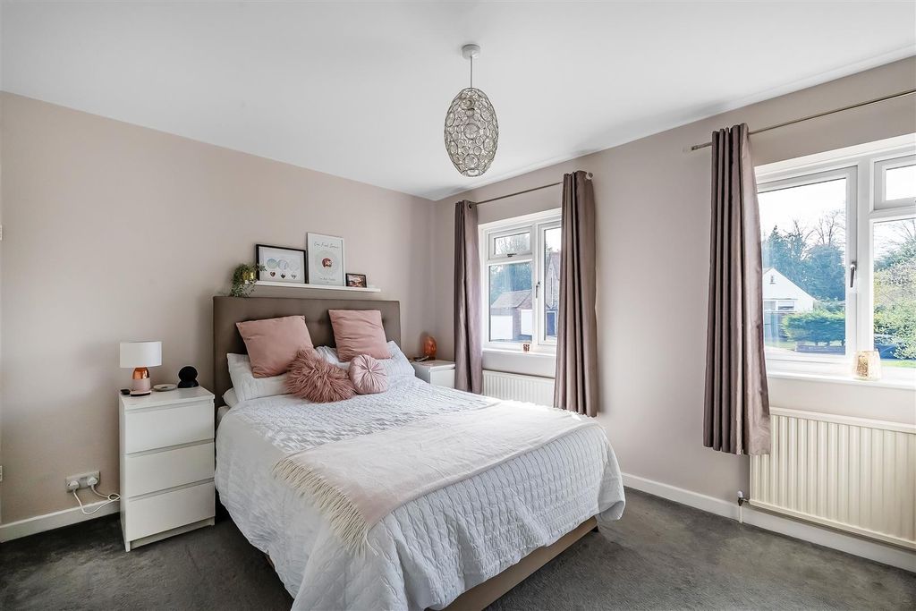 Property photo 3 of 16 14-Yarm-Close-1.Jpg