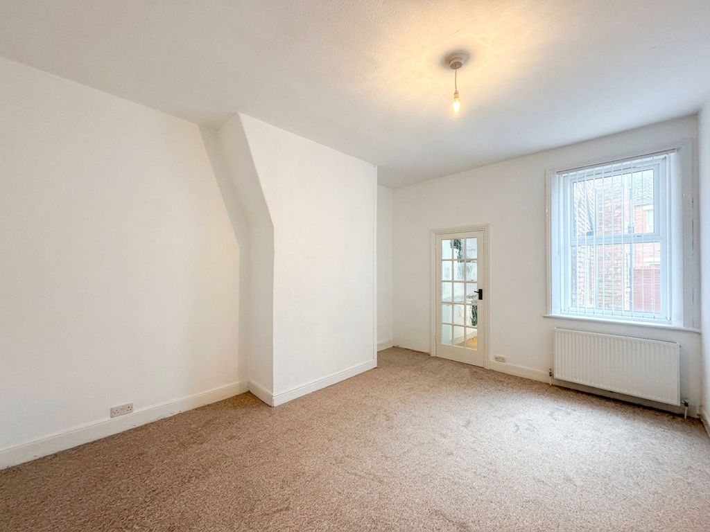Property photo 3 of 8 Living Room