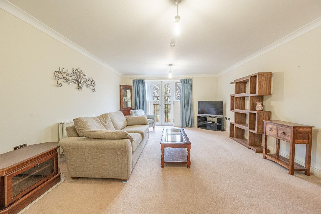 Property photo 3 of 15 Lounge