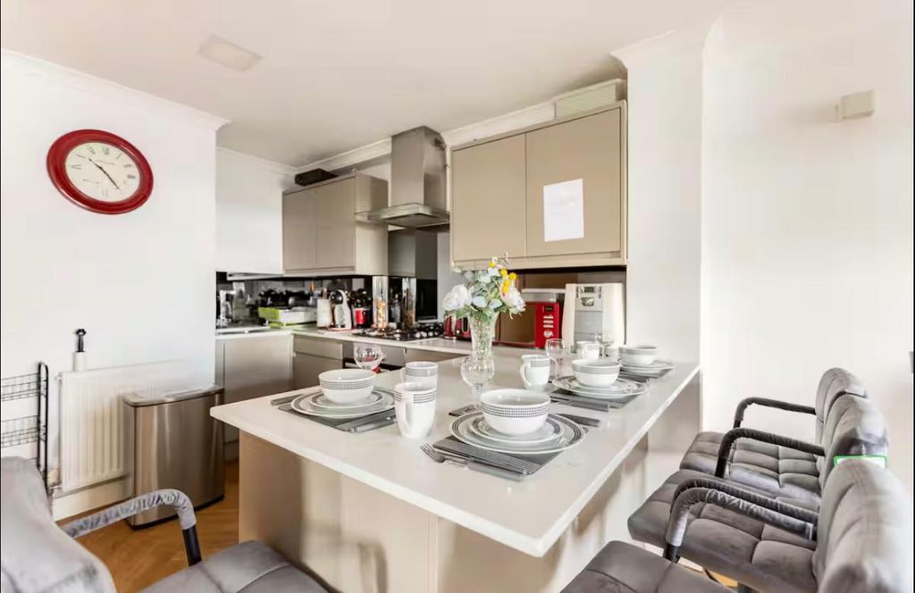 Property photo 2 of 20