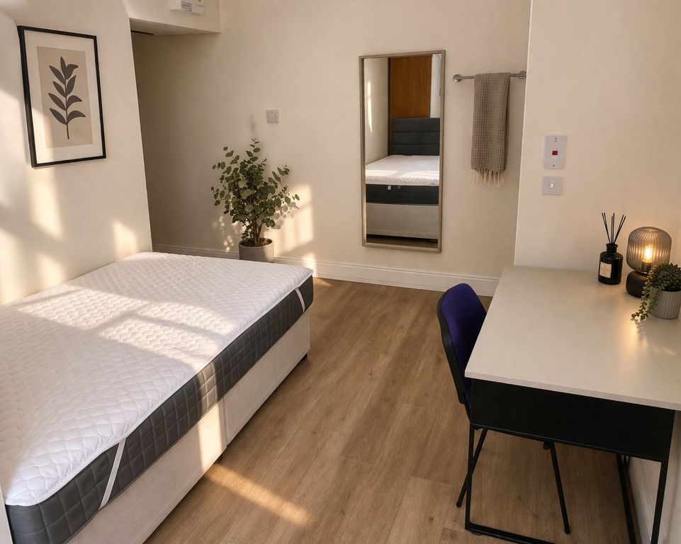 Property photo 2 of 5 Bedroom