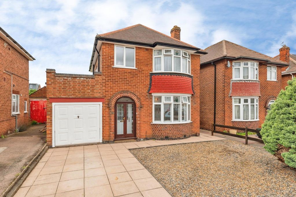 Property photo 1 of 28
