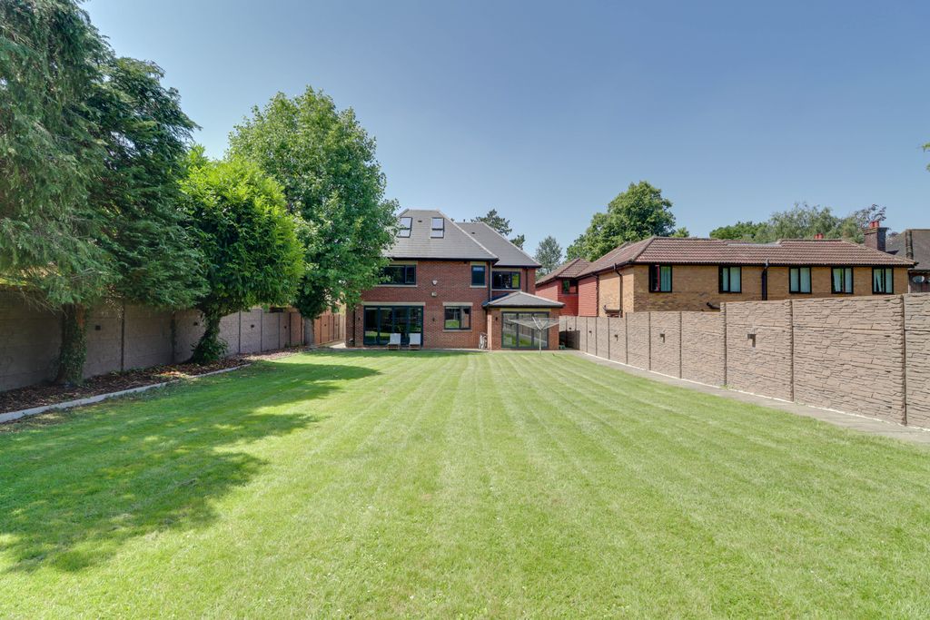 Additional image 26 of 7 bed detached house for saleLondon Road, Luton LU1