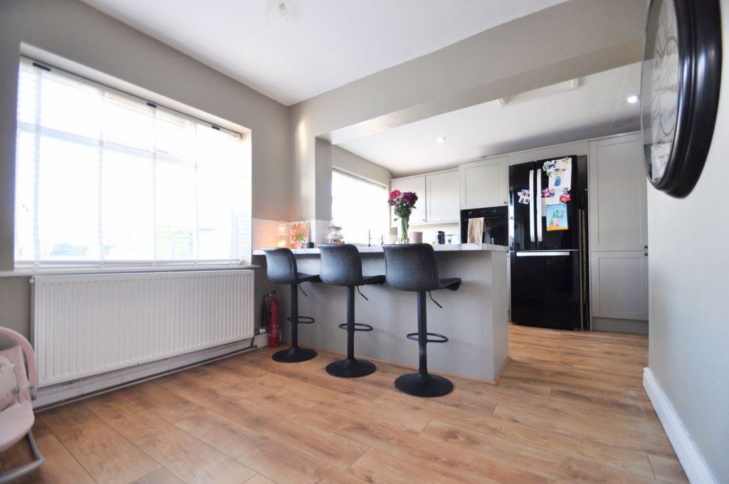 Property photo 2 of 30