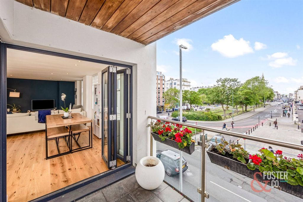 Property photo 2 of 16 Holland Road, Palmeira Plaza, 63-010.Jpg
