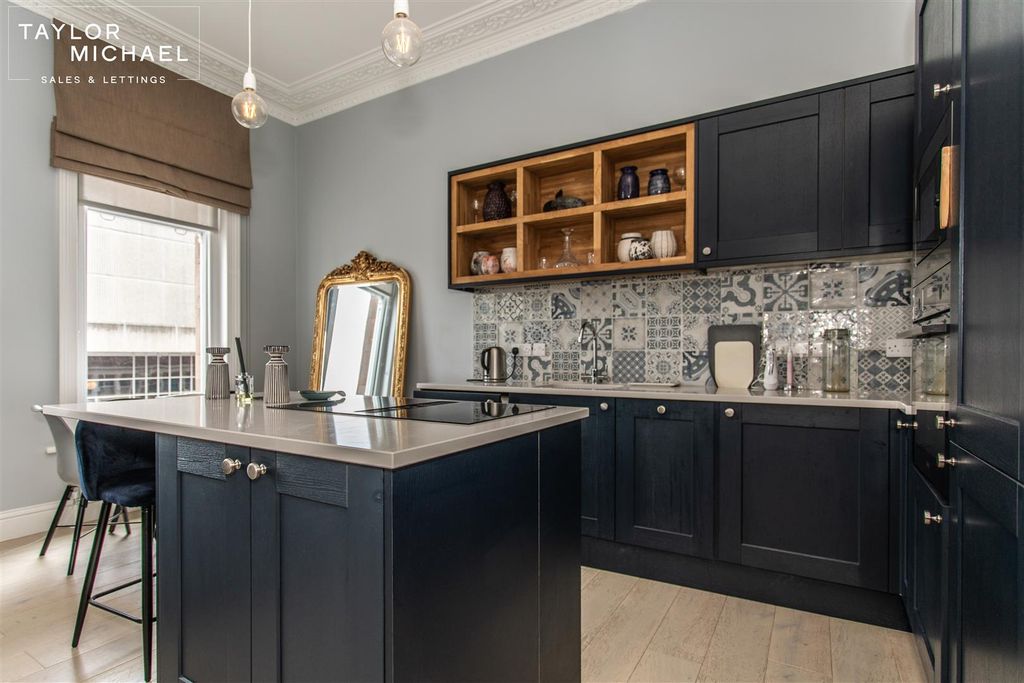 Property photo 2 of 19 Kitchen