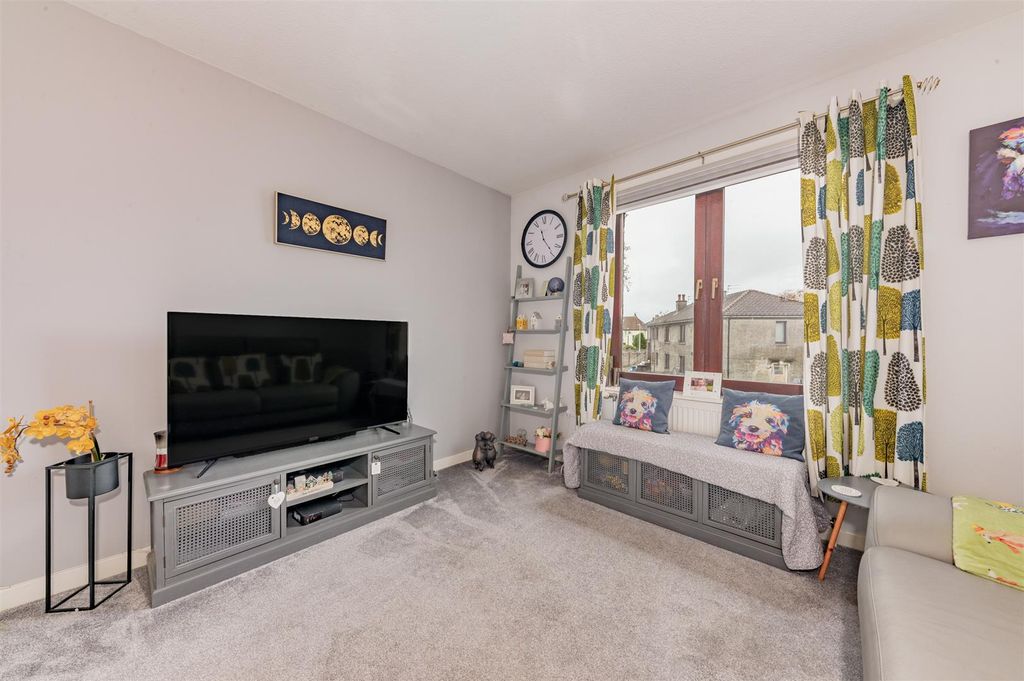 Property photo 2 of 11 51 Glenmarkie Terrace Dundee-9.Jpg