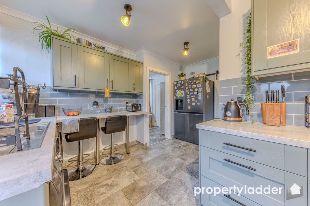 Property photo 3 of 17 Pl-9