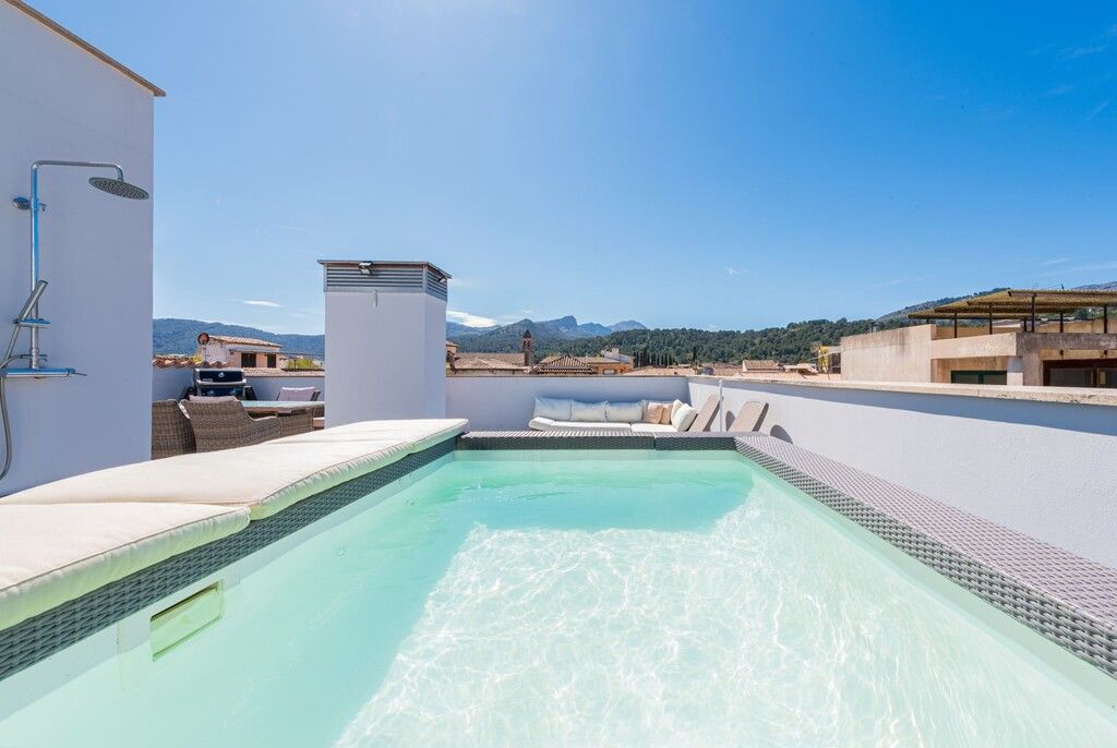 Property photo 1 of 17 Roof Jacuzzi