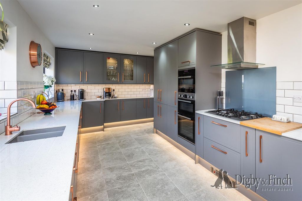 Property photo 3 of 31