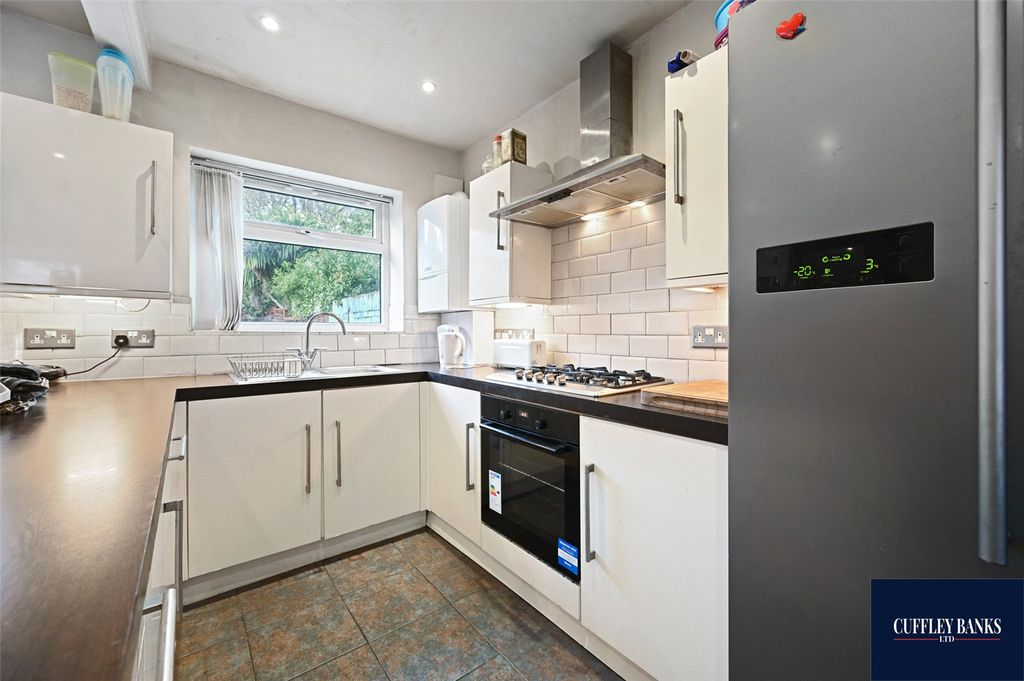 Property photo 3 of 9 Picture No. 05