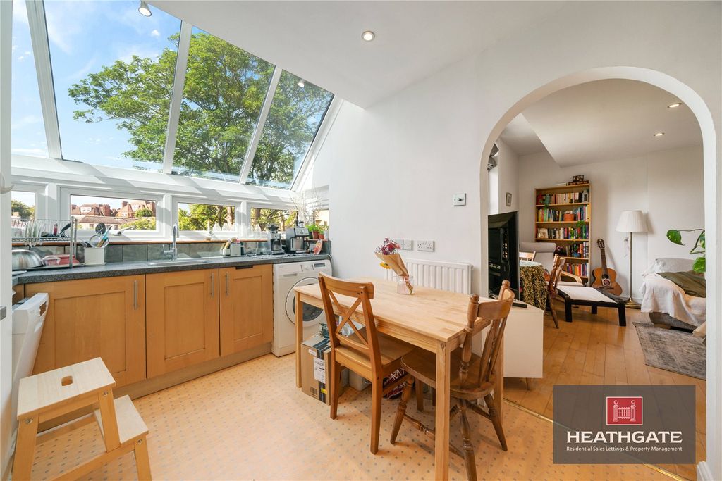 Property photo 3 of 13 Picture-No-10-82