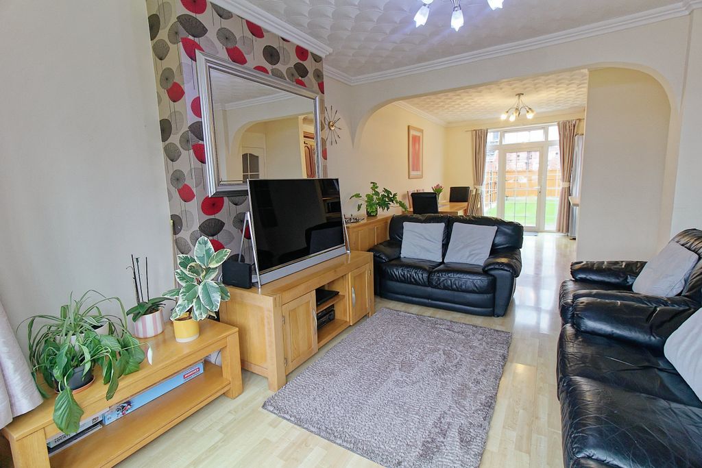 Property photo 2 of 19