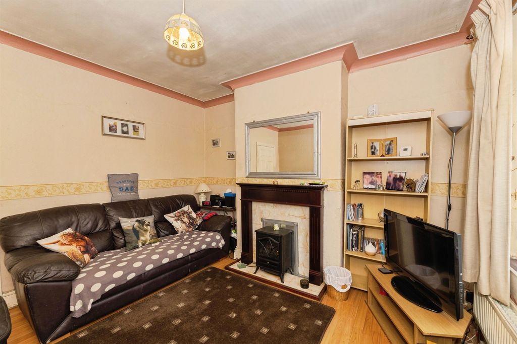 Property photo 2 of 18