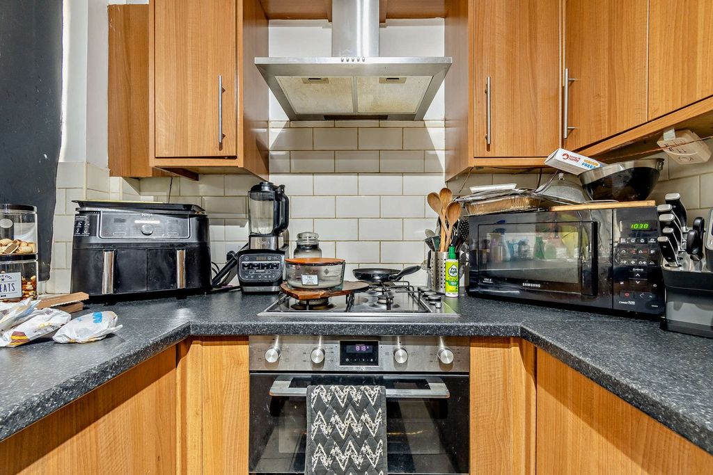 Property photo 3 of 27