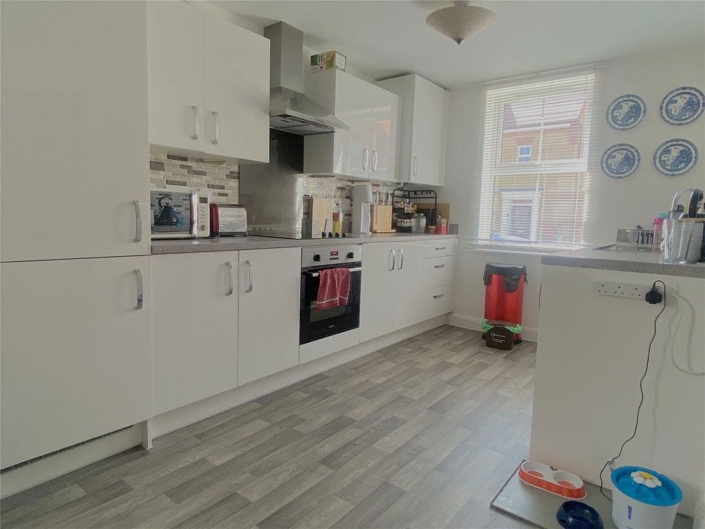 Property photo 2 of 12 Kitchen