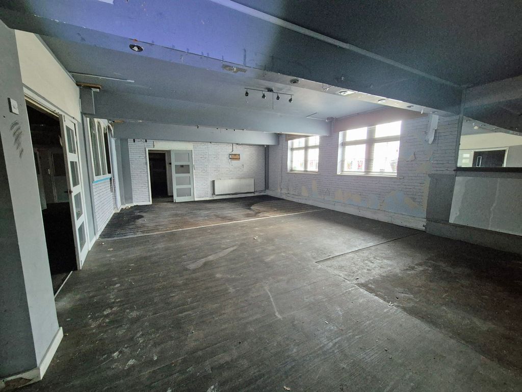 Property photo 3 of 12