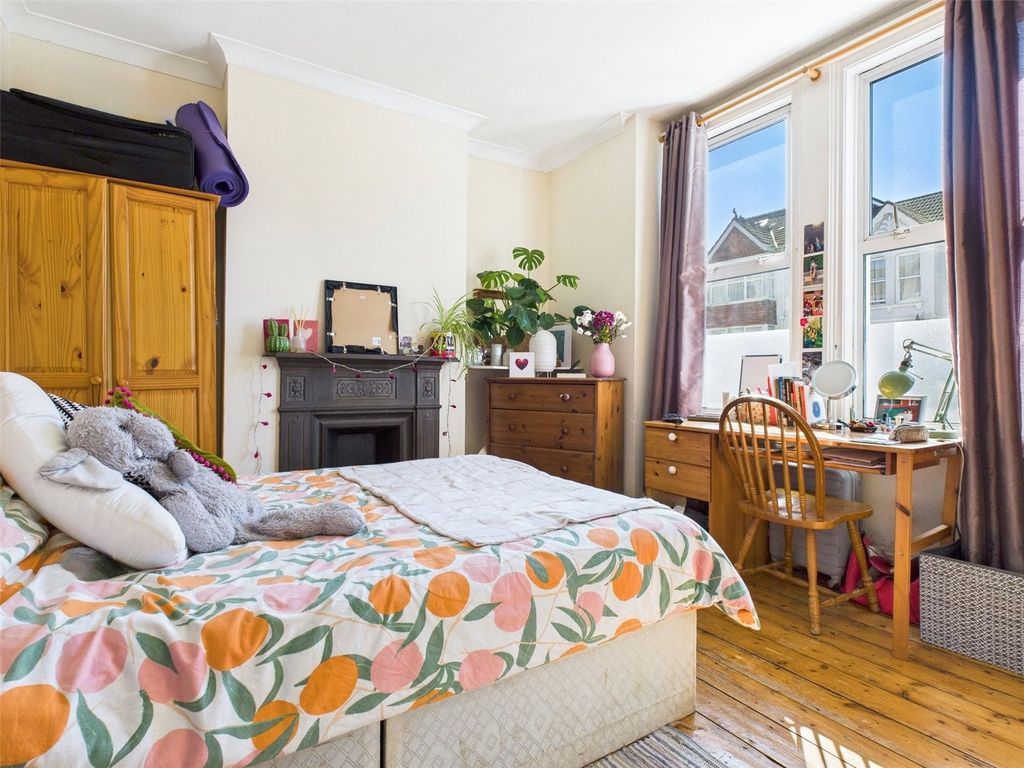 Property photo 3 of 17 Bedroom