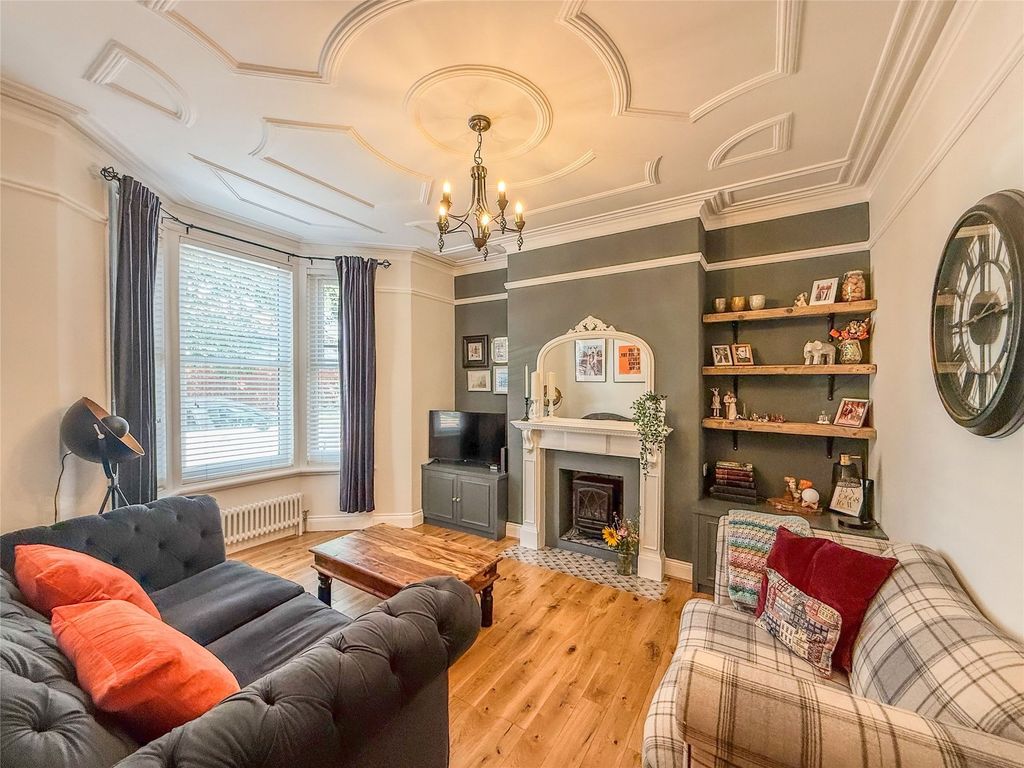 Property photo 2 of 14 Lounge