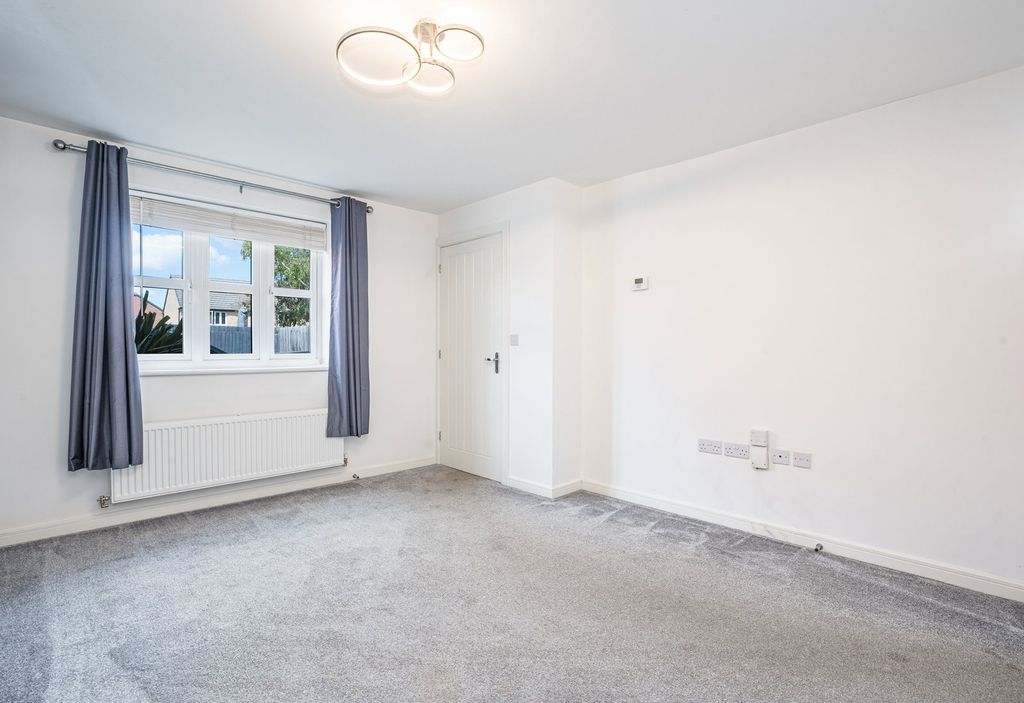Property photo 3 of 23