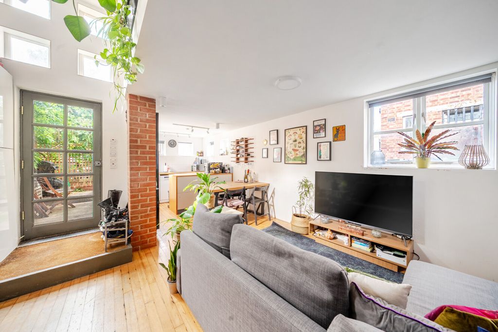 Property photo 1 of 10 1520925-4-1A09Fcf...