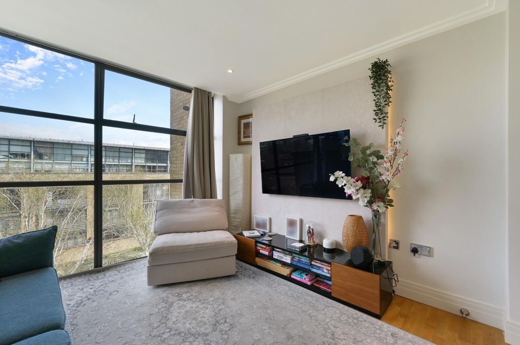 Property photo 2 of 10