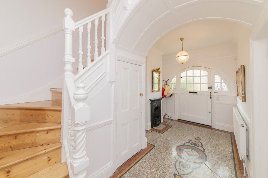 Property photo 2 of 25