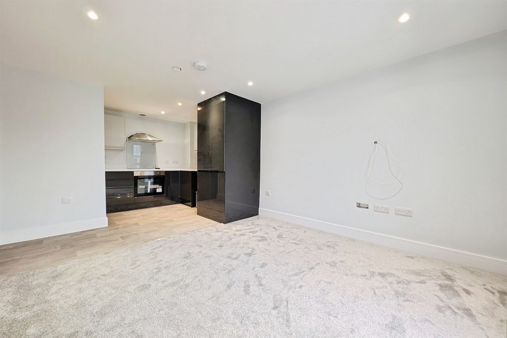 Property photo 2 of 5 (Main)