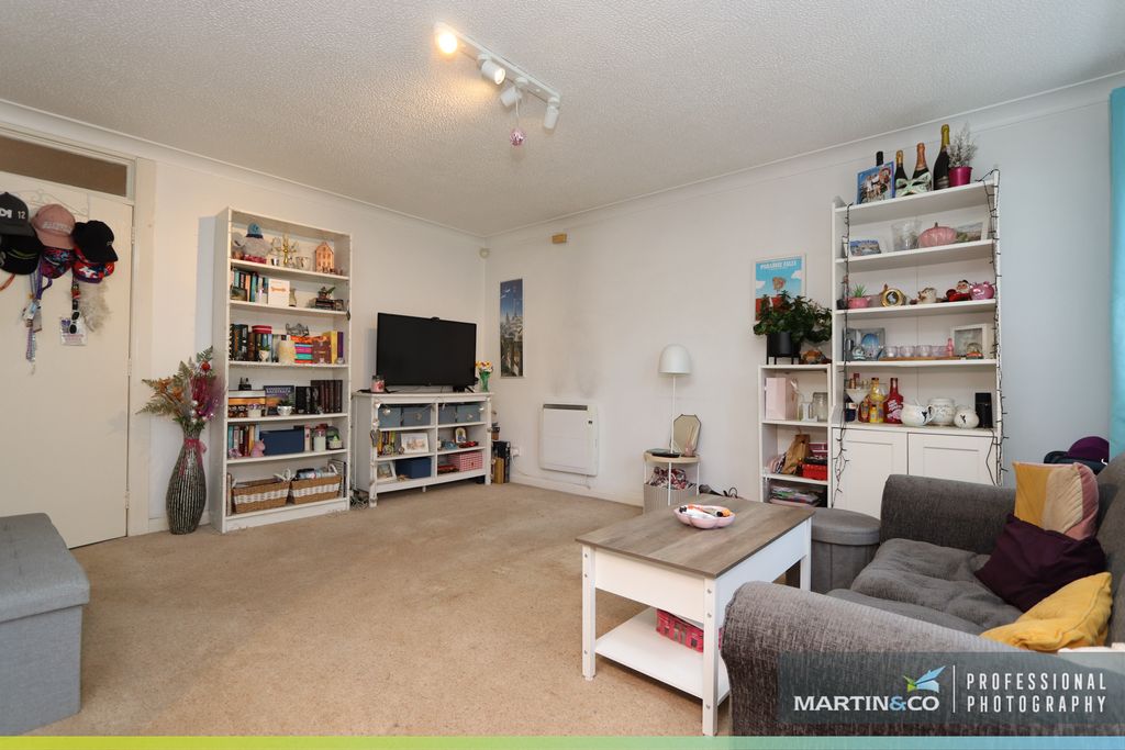 2 bed flat for saleWindsor Mews, Adamsdown CF24 photo 5
