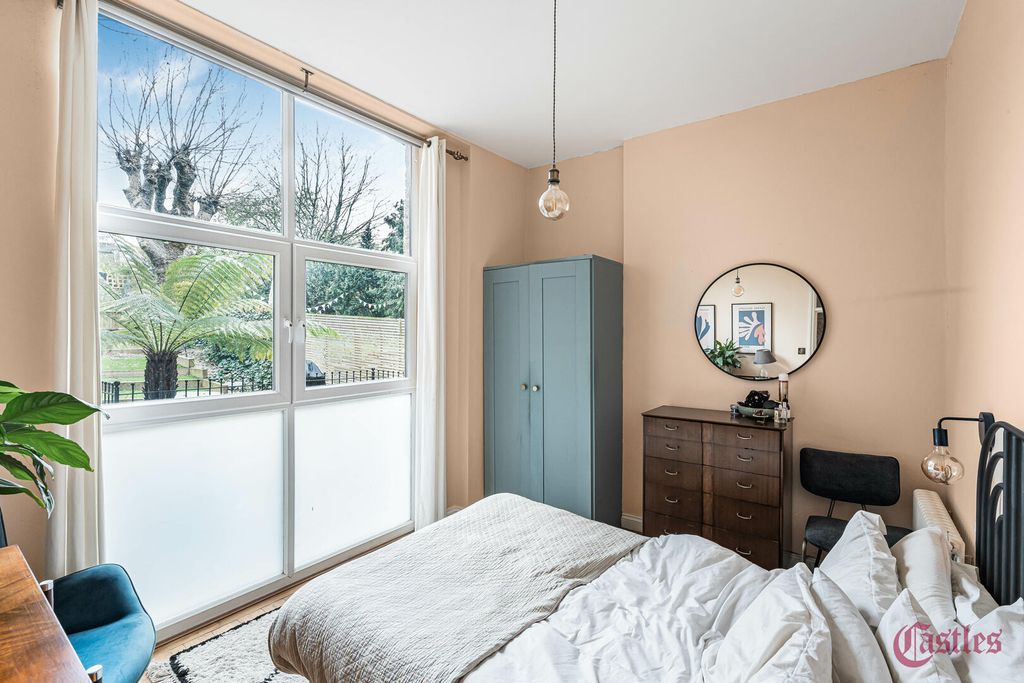 Property photo 2 of 23 Bedroom