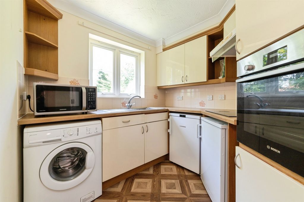 Property photo 2 of 17